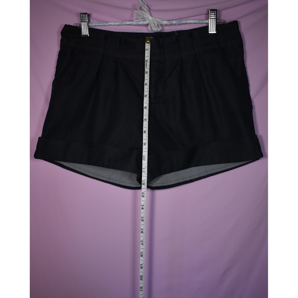 Mossimo Womens Black Pleated Cuffed Shorts Size 6 Mid Rise Stretch Casual - Picture 5 of 7